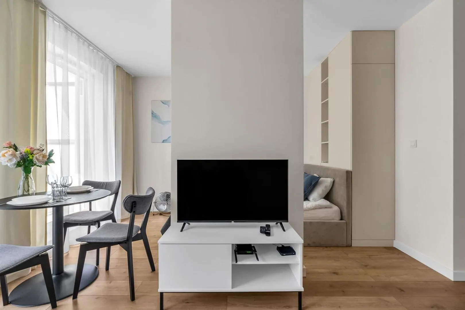Apartment Zupnicza Apt - Parking And Balcony - By Rentujemy Warsaw