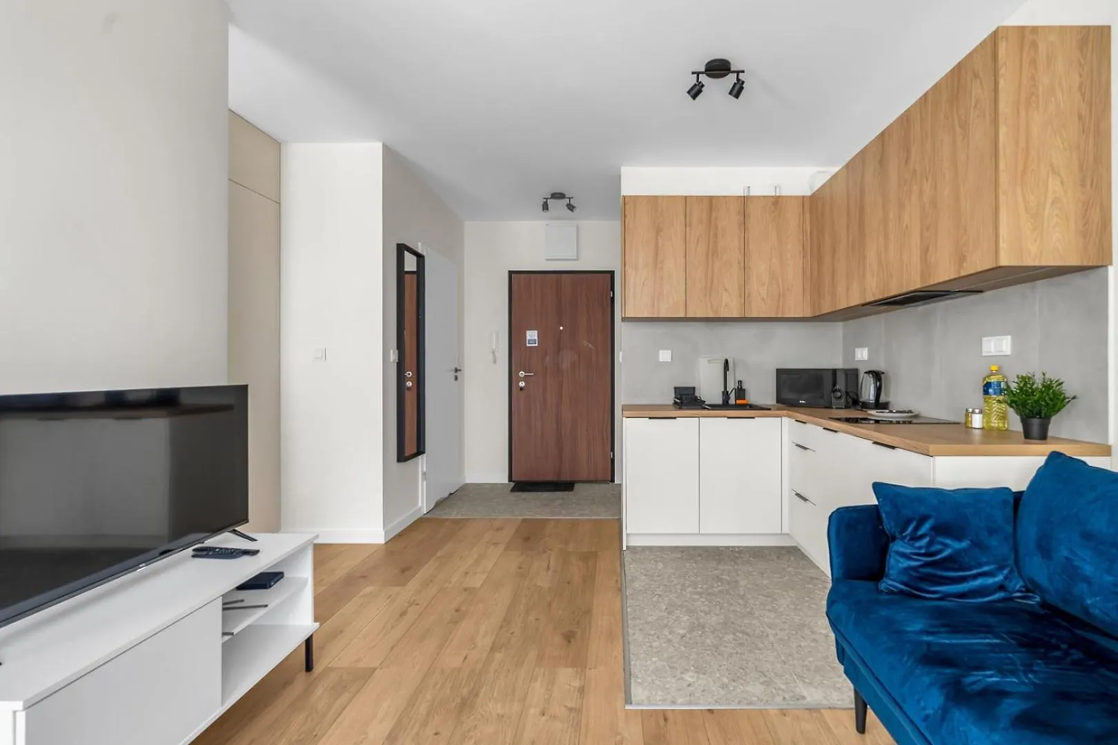 Zupnicza Apt - Parking And Balcony - By Rentujemy Warsaw Poland