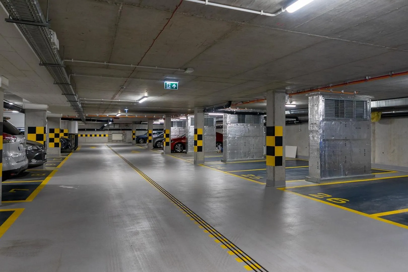 Zupnicza Apt - Parking And Balcony - By Rentujemy Warsaw Apartment