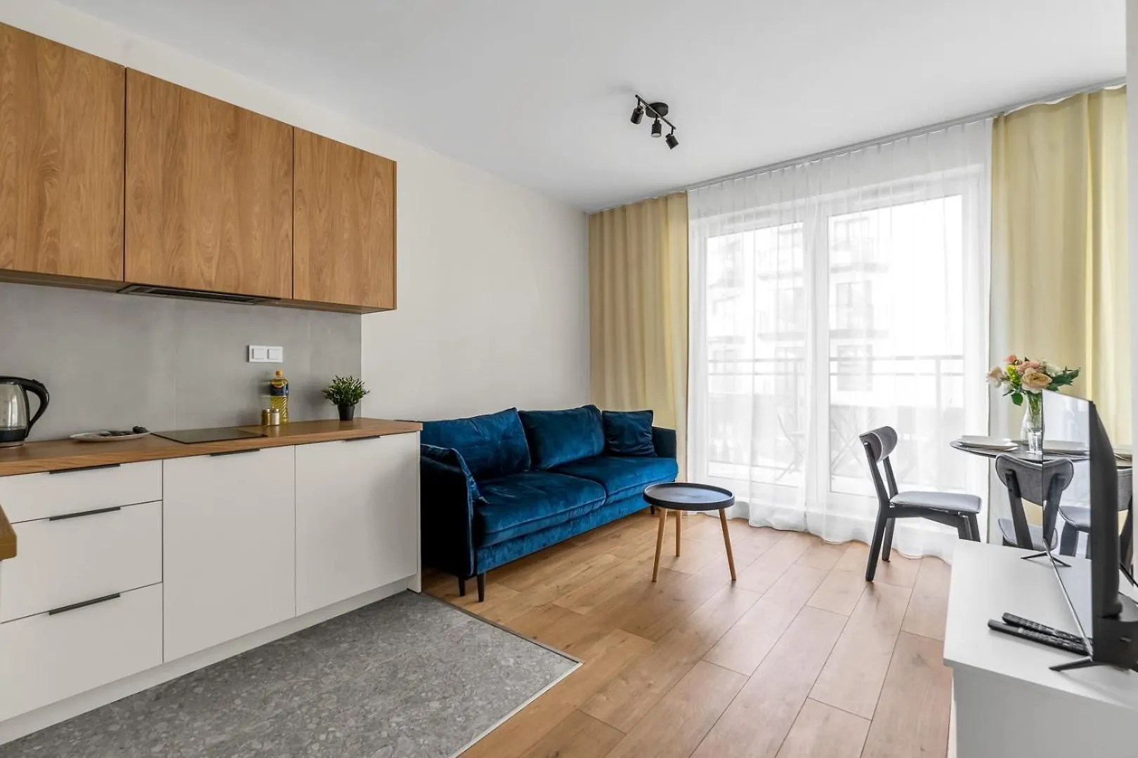 Zupnicza Apt - Parking And Balcony - By Rentujemy Warsaw Apartment