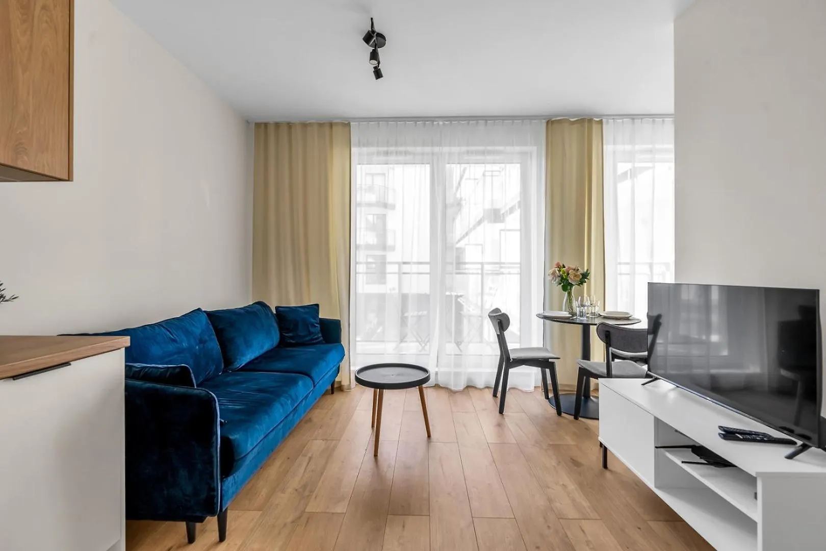 Zupnicza Apt - Parking And Balcony - By Rentujemy Warsaw