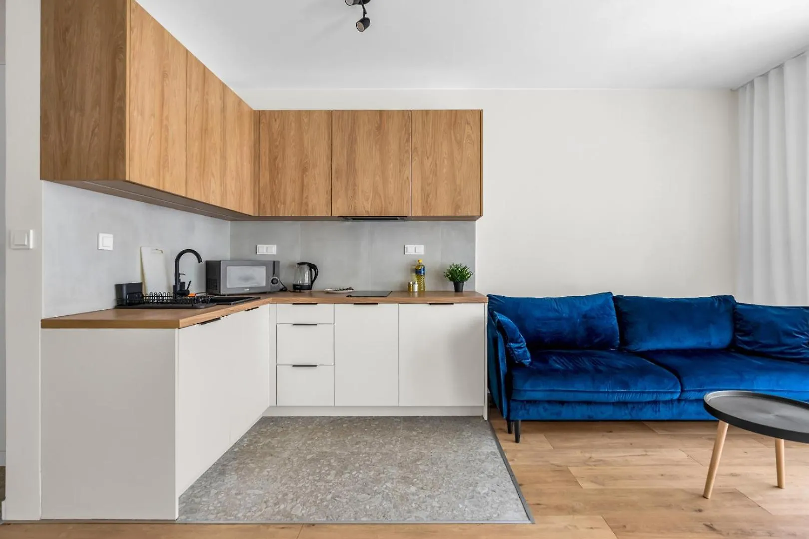Zupnicza Apt - Parking And Balcony - By Rentujemy Warsaw Apartment