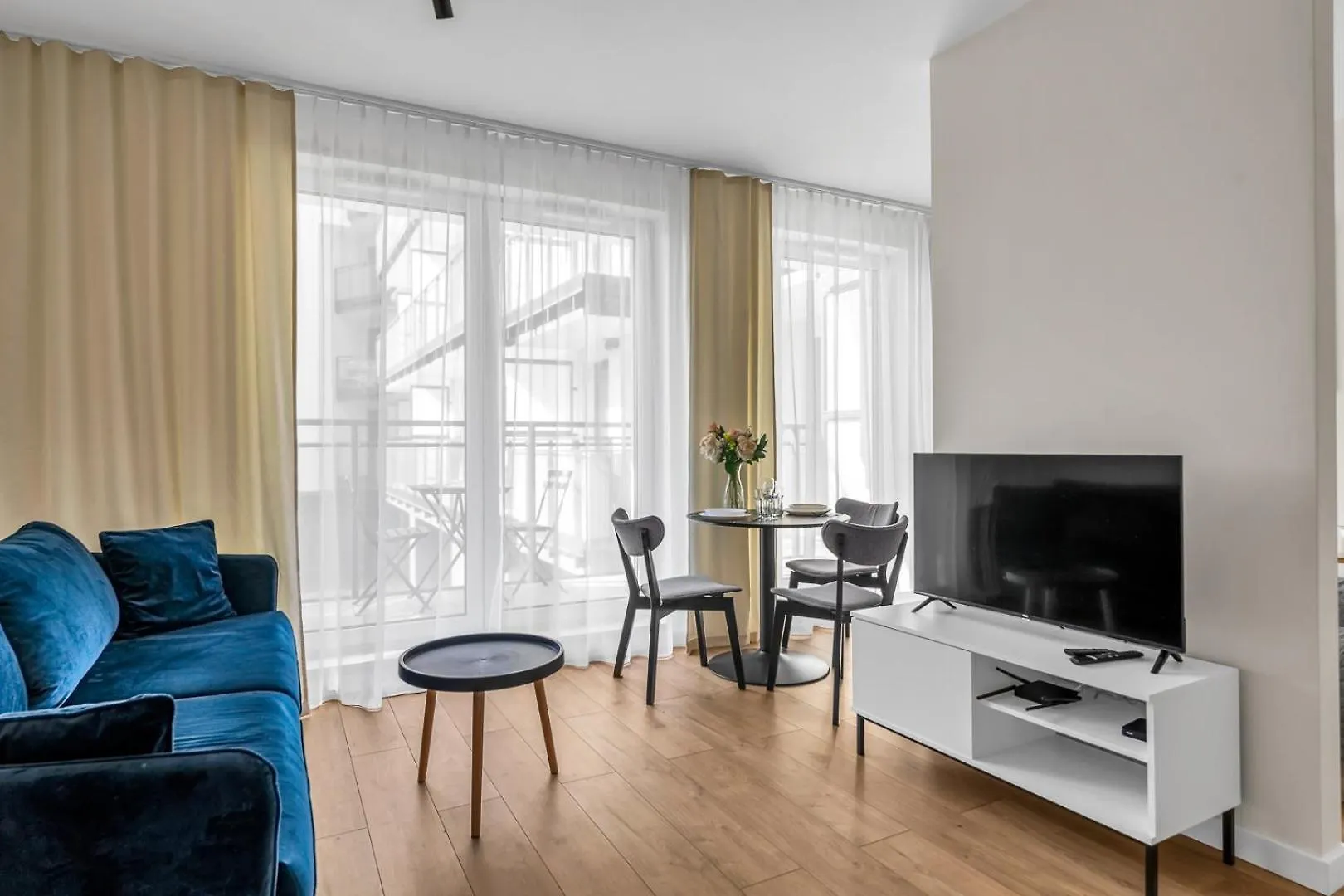 Zupnicza Apt - Parking And Balcony - By Rentujemy contacts